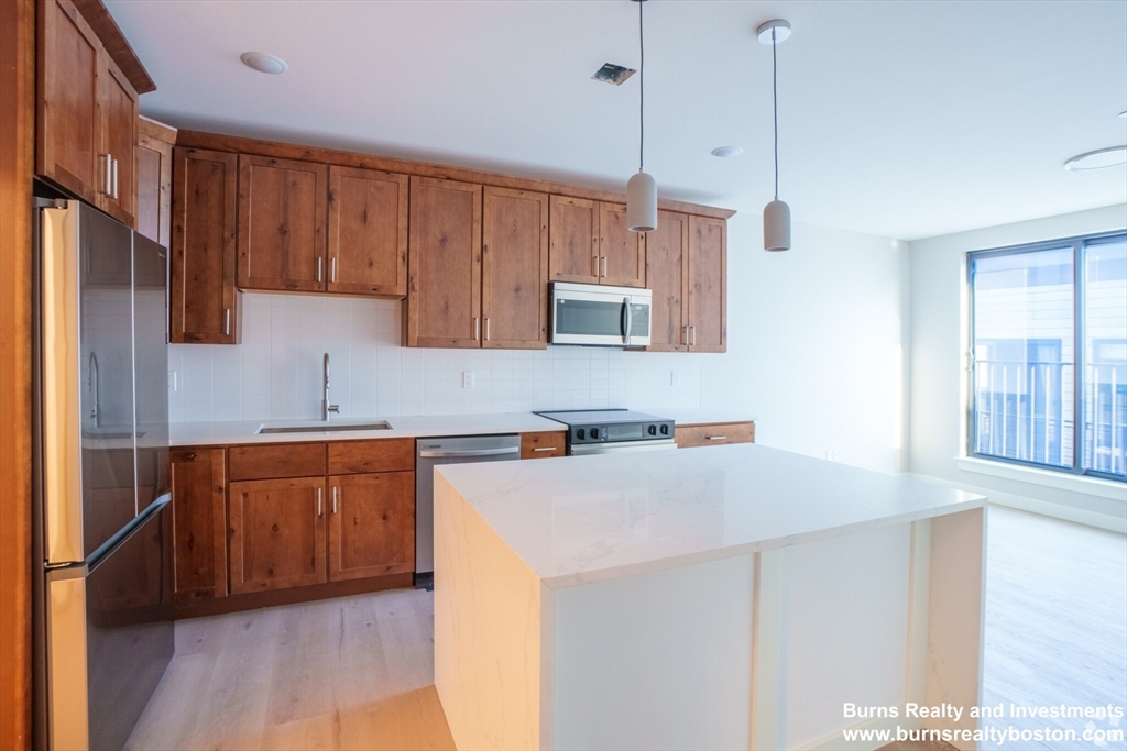 400 West Broadway, Boston, Massachusetts, 1 Bedroom Bedrooms, 3 Rooms Rooms,1 BathroomBathrooms,Residential Lease,For Rent,West Broadway,73486814