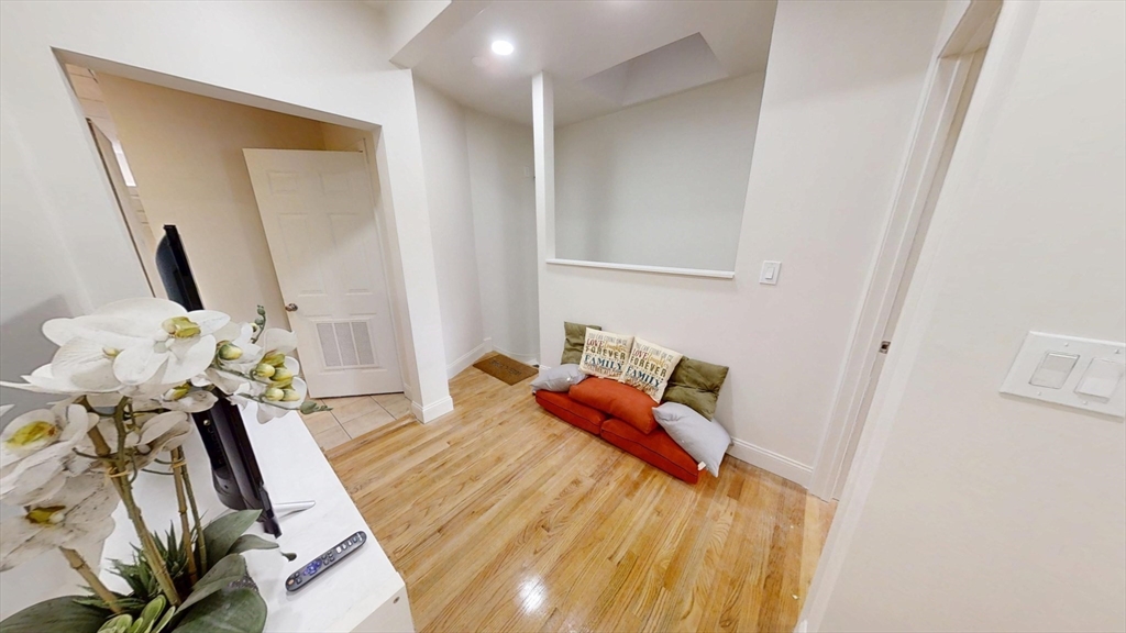 130 W 8th Street, Boston, Massachusetts, 2 Bedrooms Bedrooms, 5 Rooms Rooms,1 BathroomBathrooms,Residential Lease,For Rent,W 8th Street,73486846