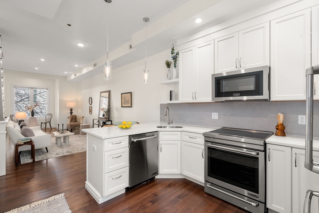 162 Clark Street, Cambridge, Massachusetts, 2 Bedrooms Bedrooms, 4 Rooms Rooms,1.5 BathroomsBathrooms,Residential Lease,For Rent,Clark Street,73486867