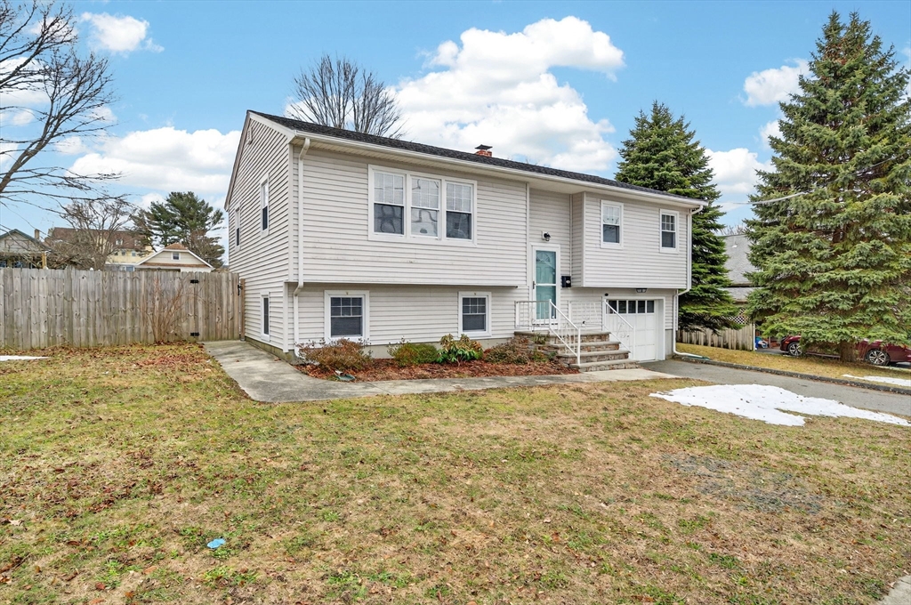 25 Morton Street, Fairhaven, Massachusetts, 3 Bedrooms Bedrooms, 6 Rooms Rooms,2 BathroomsBathrooms,Residential,For Sale,Morton Street,73486933