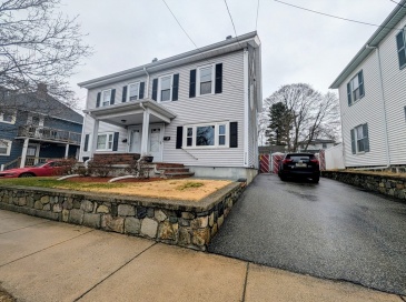 55-57 Dell, Melrose, Massachusetts, 3 Bedrooms Bedrooms, 6 Rooms Rooms,1 BathroomBathrooms,Residential Lease,For Rent,Dell,73486937