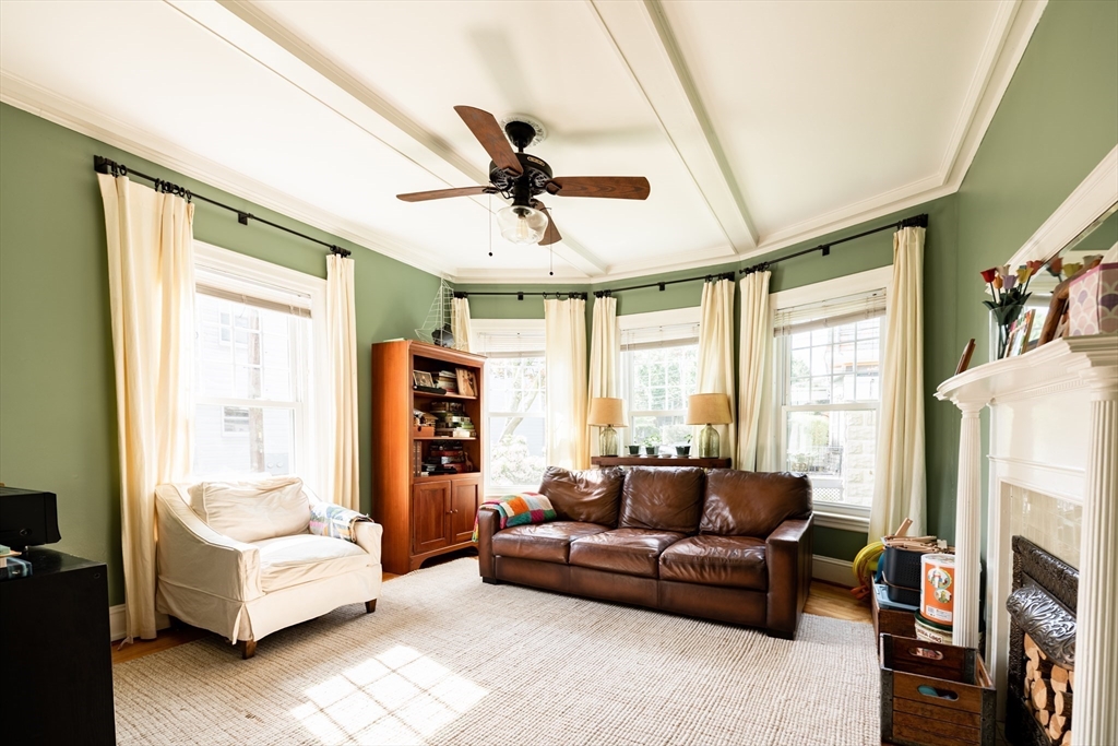 4 Highland Ter, Newton, Massachusetts, 2 Bedrooms Bedrooms, 5 Rooms Rooms,1 BathroomBathrooms,Residential Lease,For Rent,Highland Ter,73486939