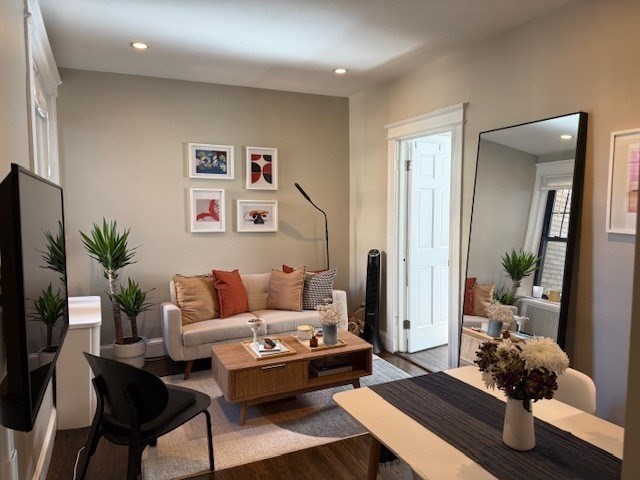 60 Queensberry Street, Boston, Massachusetts, 1 Bedroom Bedrooms, 4 Rooms Rooms,1 BathroomBathrooms,Residential,For Sale,Queensberry Street,73486905