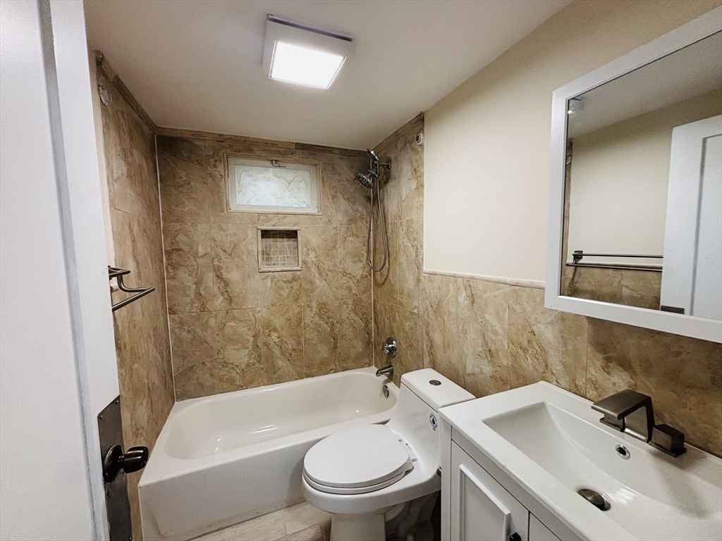 55 Woodlawn Avenue, Chelsea, Massachusetts, 1 Bedroom Bedrooms, 3 Rooms Rooms,1 BathroomBathrooms,Residential Lease,For Rent,Woodlawn Avenue,73486908