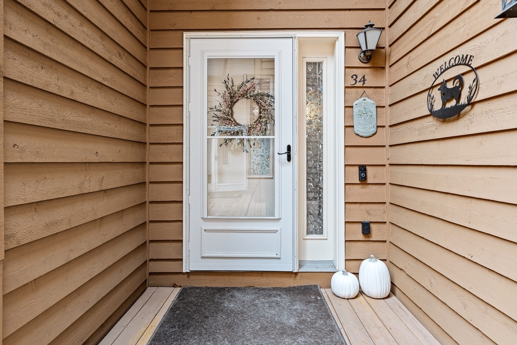 34 Danforth, Haverhill, Massachusetts, 2 Bedrooms Bedrooms, 6 Rooms Rooms,2.5 BathroomsBathrooms,Residential,For Sale,Danforth,73486909