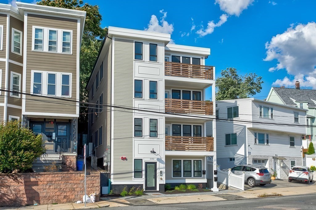 1152 Bennington Street, Boston, Massachusetts, 3 Bedrooms Bedrooms, 6 Rooms Rooms,2 BathroomsBathrooms,Residential Lease,For Rent,Bennington Street,73475400
