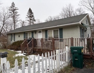 7 Stevens Street, Adams, Massachusetts, 2 Bedrooms Bedrooms, 4 Rooms Rooms,1.5 BathroomsBathrooms,Residential,For Sale,Stevens Street,73469189