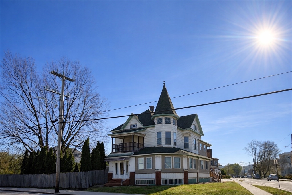 519 Chicopee St, Chicopee, Massachusetts, 4 Bedrooms Bedrooms, 8 Rooms Rooms,2 BathroomsBathrooms,Residential Income,For Sale,Chicopee St,73486509