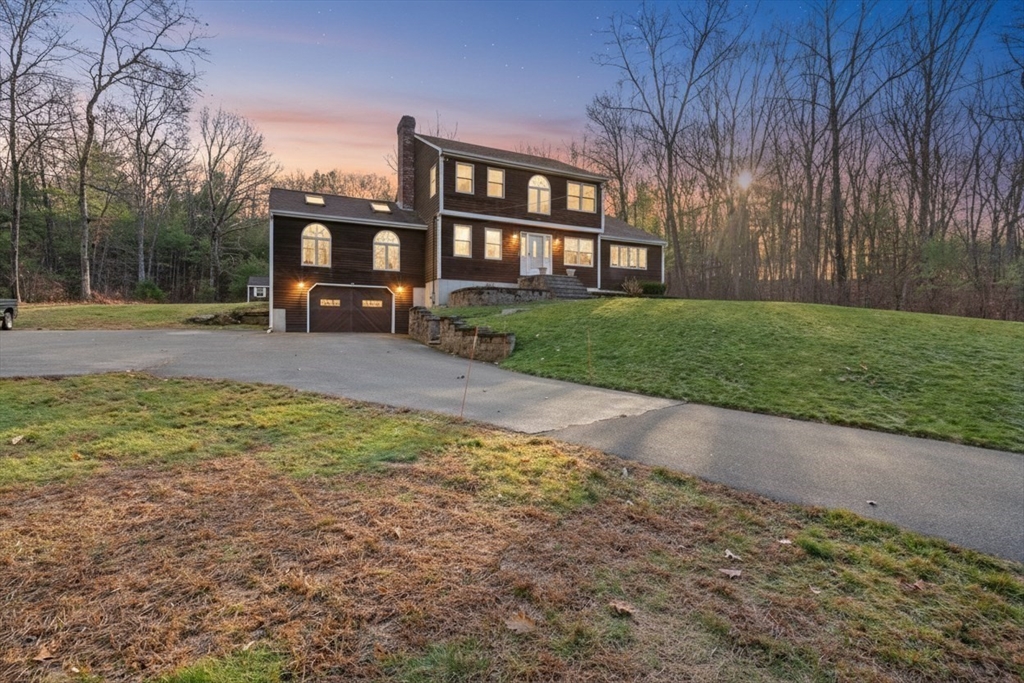 17 Descheneaux Lane, Tyngsborough, Massachusetts, 4 Bedrooms Bedrooms, 10 Rooms Rooms,2.5 BathroomsBathrooms,Residential,For Sale,Descheneaux Lane,73486996