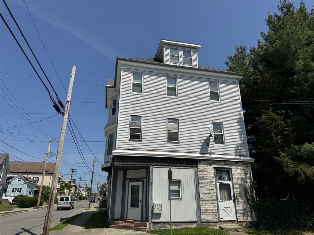 180 Richmond St, New Bedford, Massachusetts, 4 Bedrooms Bedrooms, 8 Rooms Rooms,1 BathroomBathrooms,Residential Lease,For Rent,Richmond St,73487005