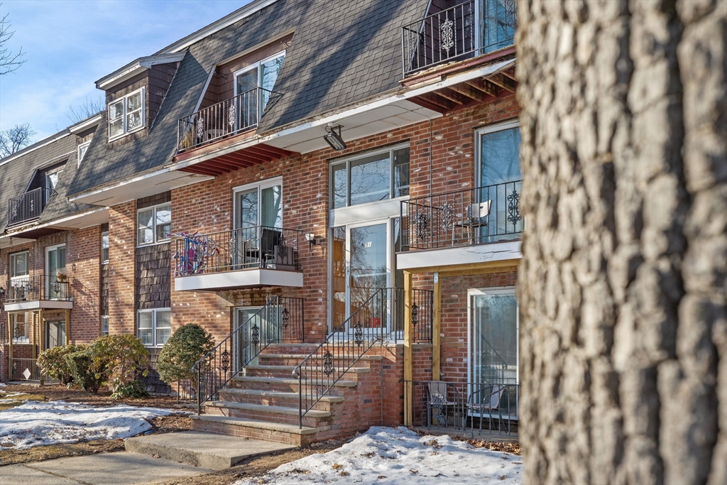 51 Ford St, Methuen, Massachusetts, 2 Bedrooms Bedrooms, 4 Rooms Rooms,1 BathroomBathrooms,Residential,For Sale,Ford St,73487009