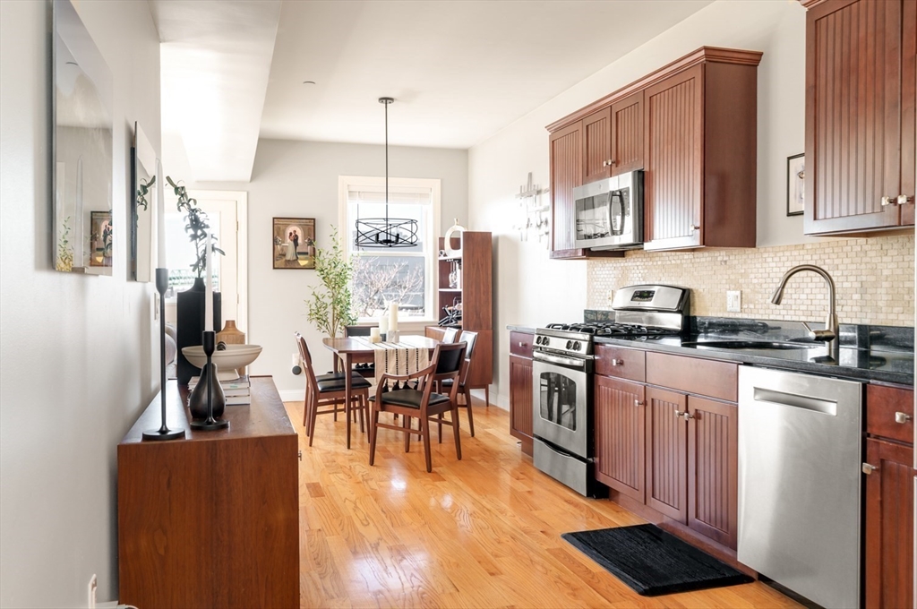 412 Meridian, Boston, Massachusetts, 2 Bedrooms Bedrooms, 4 Rooms Rooms,2 BathroomsBathrooms,Residential,For Sale,Meridian,73487022