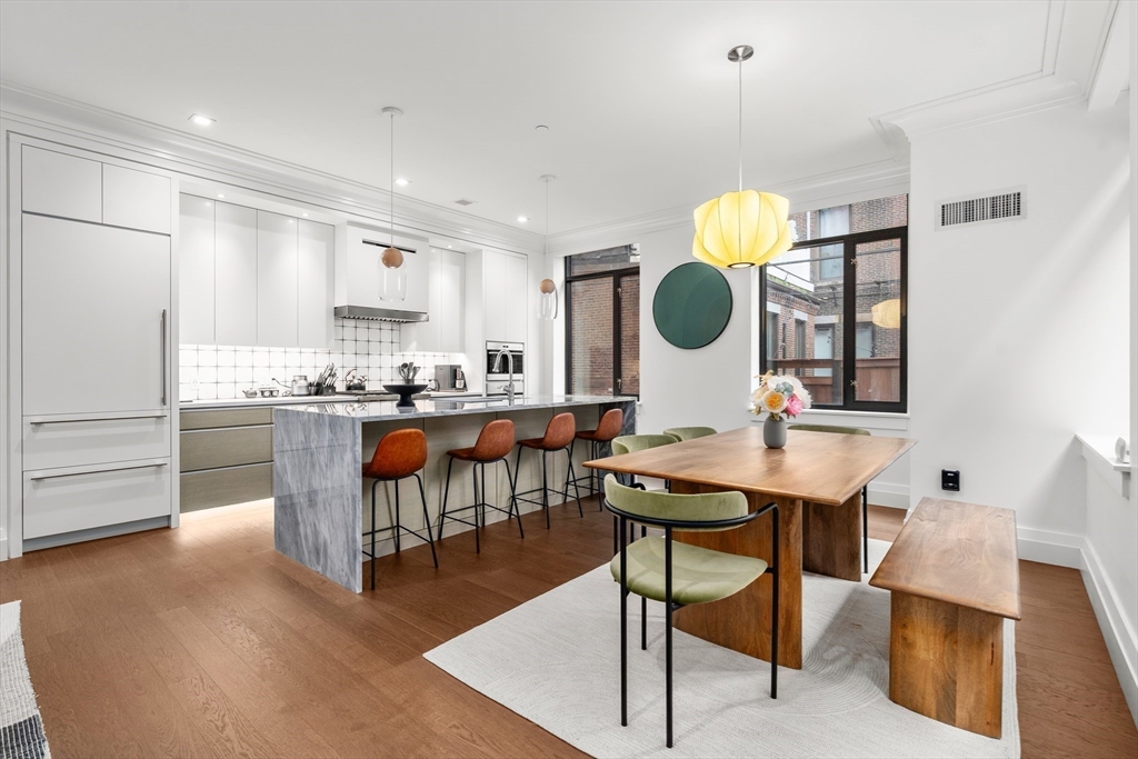 45 Temple St, Boston, Massachusetts, 2 Bedrooms Bedrooms, 4 Rooms Rooms,2 BathroomsBathrooms,Residential Lease,For Rent,Temple St,73487037