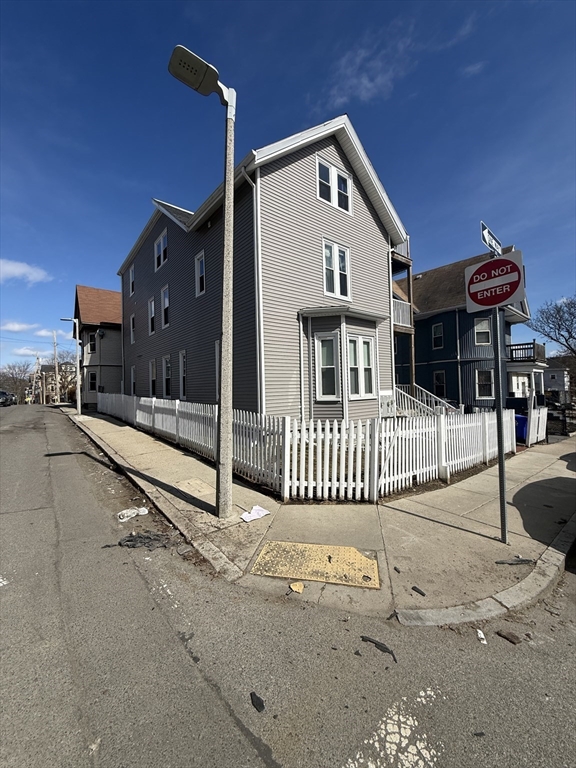 13 Schuyler St, Boston, Massachusetts, 3 Bedrooms Bedrooms, 5 Rooms Rooms,1.5 BathroomsBathrooms,Residential Lease,For Rent,Schuyler St,73487045