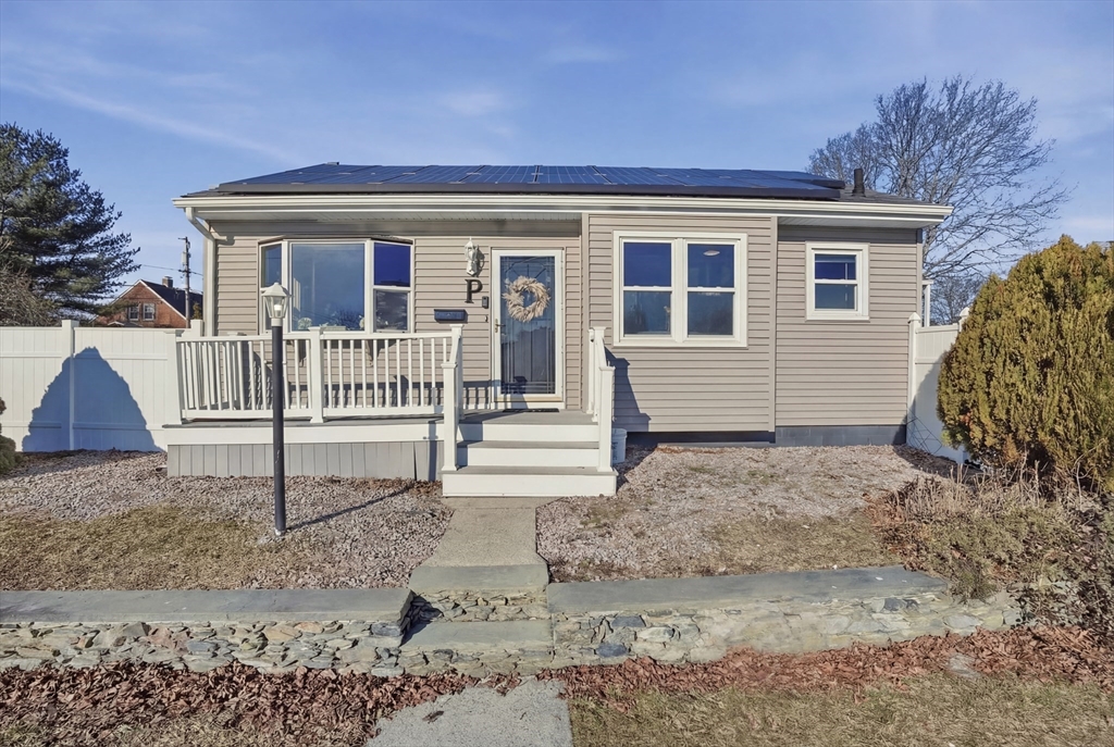 899 Ridge Street, New Bedford, Massachusetts, 2 Bedrooms Bedrooms, 6 Rooms Rooms,1 BathroomBathrooms,Residential,For Sale,Ridge Street,73487049