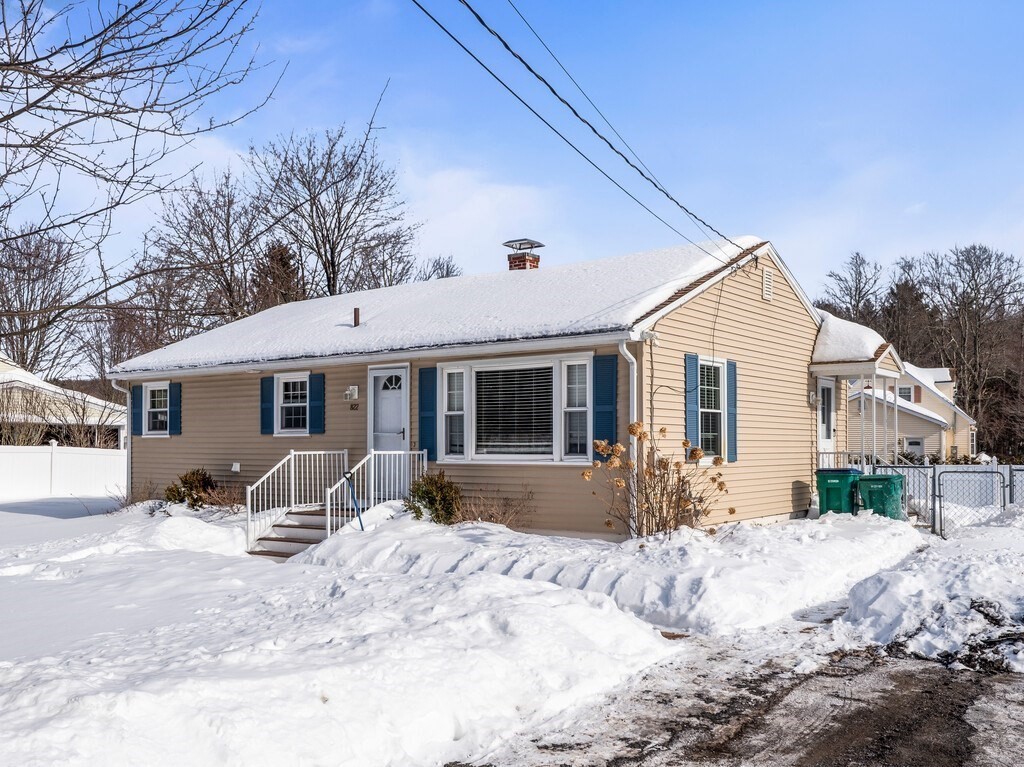 822 Shea St, Fitchburg, Massachusetts, 3 Bedrooms Bedrooms, 5 Rooms Rooms,1 BathroomBathrooms,Residential,For Sale,Shea St,73487012
