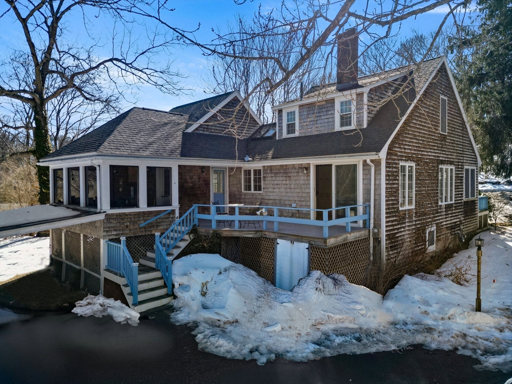 136 Leonard Street, Gloucester, Massachusetts, 3 Bedrooms Bedrooms, 7 Rooms Rooms,2 BathroomsBathrooms,Residential,For Sale,Leonard Street,73487026