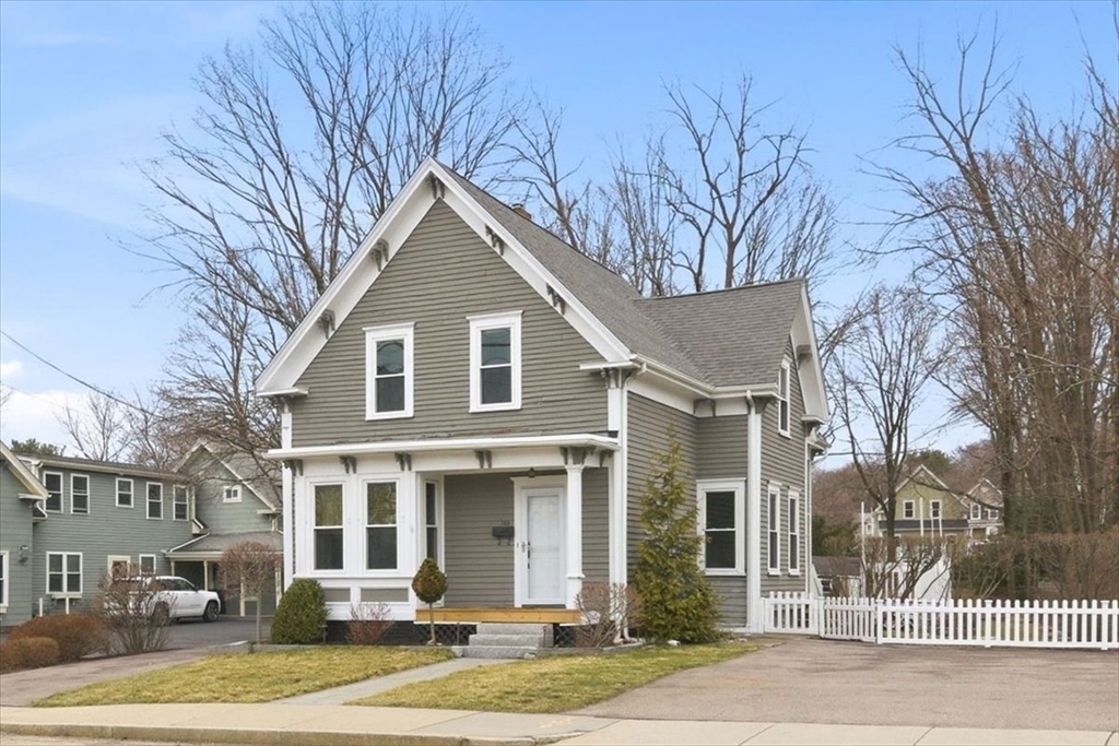 163 W. Central Street, Franklin, Massachusetts, 3 Bedrooms Bedrooms, 7 Rooms Rooms,1.5 BathroomsBathrooms,Residential,For Sale,W. Central Street,73487065