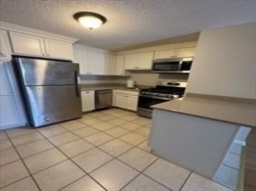 82 Boylston Lane, Lowell, Massachusetts, 2 Bedrooms Bedrooms, 4 Rooms Rooms,1 BathroomBathrooms,Residential Lease,For Rent,Boylston Lane,73487076