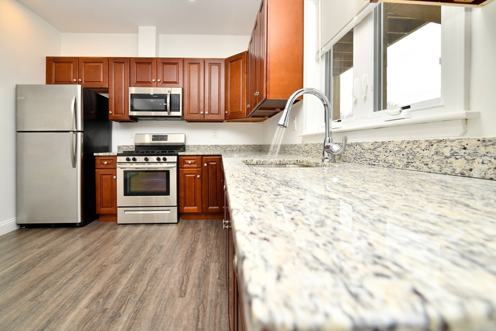 55 Dale Street, Boston, Massachusetts, 2 Bedrooms Bedrooms, 4 Rooms Rooms,1 BathroomBathrooms,Residential Lease,For Rent,Dale Street,73487082