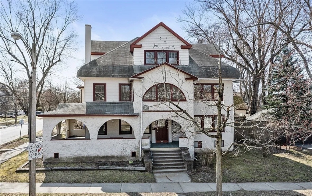 98 Forest Park Ave, Springfield, Massachusetts, 3 Bedrooms Bedrooms, 7 Rooms Rooms,1.5 BathroomsBathrooms,Residential Lease,For Rent,Forest Park Ave,73487101