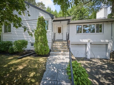 60 Brookline Street, Newton, Massachusetts, 3 Bedrooms Bedrooms, 7 Rooms Rooms,2.5 BathroomsBathrooms,Residential Lease,For Rent,Brookline Street,73487099