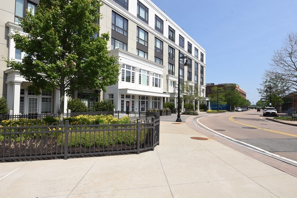 10 Shipyard Drive, Hingham, Massachusetts, 2 Bedrooms Bedrooms, 5 Rooms Rooms,2.5 BathroomsBathrooms,Residential,For Sale,Shipyard Drive,73487092