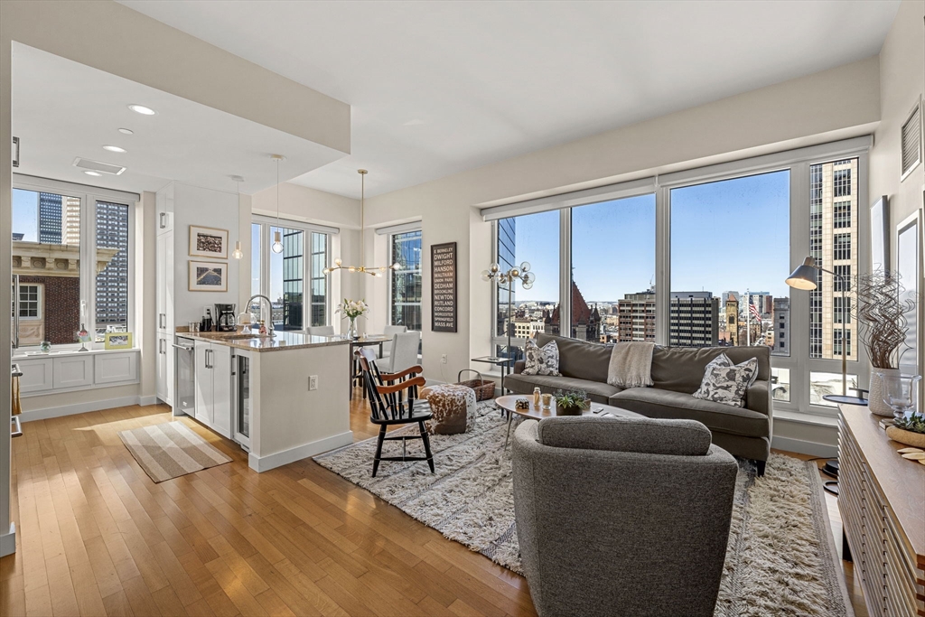 400 Stuart St, Boston, Massachusetts, 2 Bedrooms Bedrooms, 5 Rooms Rooms,2 BathroomsBathrooms,Residential,For Sale,Stuart St,73487105