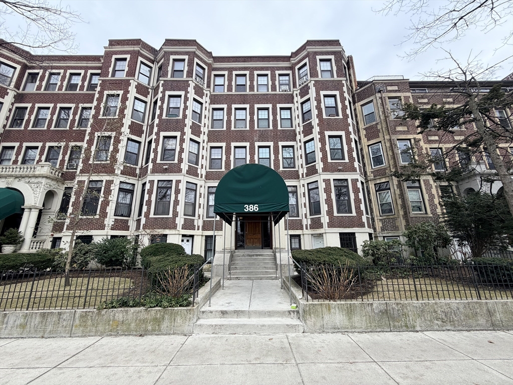 386 Riverway, Boston, Massachusetts, 2 Bedrooms Bedrooms, 3 Rooms Rooms,1.5 BathroomsBathrooms,Residential Lease,For Rent,Riverway,73487072