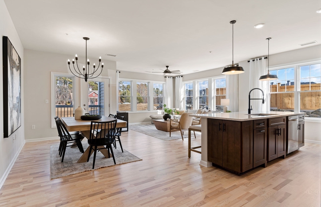 399 Neponset, Canton, Massachusetts, 2 Bedrooms Bedrooms, 5 Rooms Rooms,2 BathroomsBathrooms,Residential,For Sale,Neponset,73487137