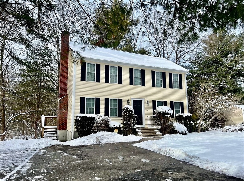 227 Village St, Millis, Massachusetts, 3 Bedrooms Bedrooms, 7 Rooms Rooms,1.5 BathroomsBathrooms,Residential,For Sale,Village St,73470930