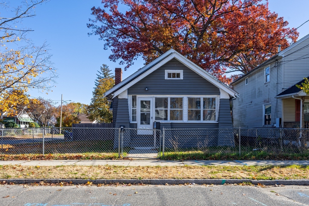 181 Marsden Street, Springfield, Massachusetts, 3 Bedrooms Bedrooms, 8 Rooms Rooms,2 BathroomsBathrooms,Residential,For Sale,Marsden Street,73449557