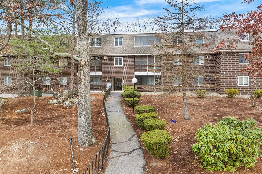 10 Mill St, Maynard, Massachusetts, 2 Bedrooms Bedrooms, 5 Rooms Rooms,1.5 BathroomsBathrooms,Residential,For Sale,Mill St,73459023