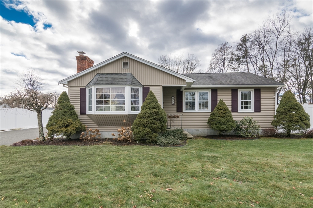 44 Depalma St, Agawam, Massachusetts, 3 Bedrooms Bedrooms, 6 Rooms Rooms,2 BathroomsBathrooms,Residential,For Sale,Depalma St,73468264