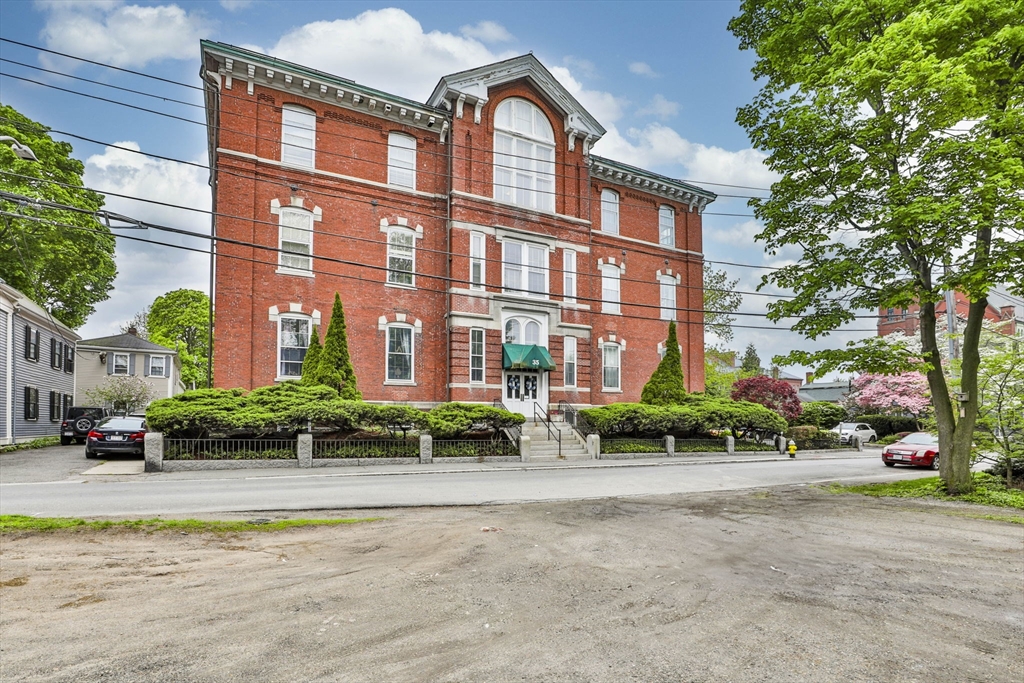 35 Flint Street, Salem, Massachusetts, 2 Bedrooms Bedrooms, 5 Rooms Rooms,1.5 BathroomsBathrooms,Residential,For Sale,Flint Street,73450817