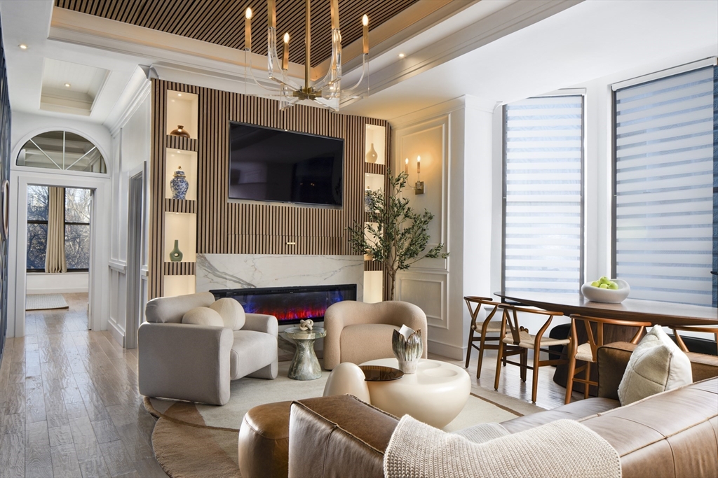 132 Boylston St., Boston, Massachusetts, 4 Bedrooms Bedrooms, 5 Rooms Rooms,3 BathroomsBathrooms,Residential Lease,For Rent,Boylston St.,73468354