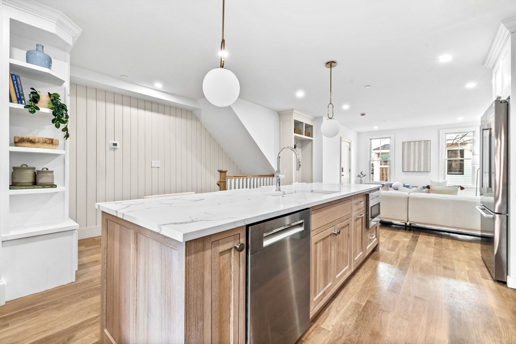 12 Prospect St, Boston, Massachusetts, 3 Bedrooms Bedrooms, 6 Rooms Rooms,3 BathroomsBathrooms,Residential,For Sale,Prospect St,73460233