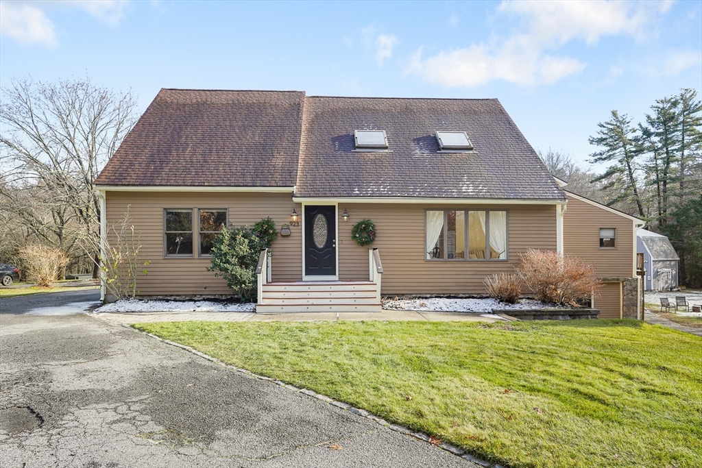 923 Main St, Northbridge, Massachusetts, 3 Bedrooms Bedrooms, 5 Rooms Rooms,3 BathroomsBathrooms,Residential,For Sale,Main St,73487149