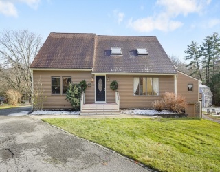 923 Main St, Northbridge, Massachusetts, 3 Bedrooms Bedrooms, 5 Rooms Rooms,3 BathroomsBathrooms,Residential,For Sale,Main St,73487149