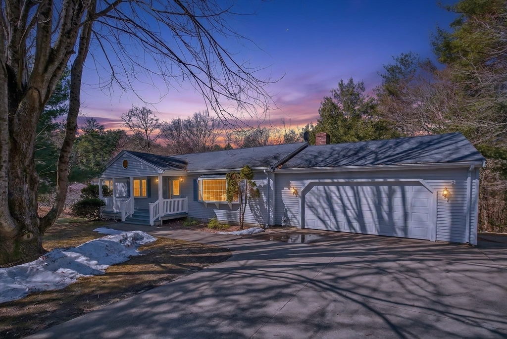 532 Hill St, Raynham, Massachusetts, 4 Bedrooms Bedrooms, 8 Rooms Rooms,3 BathroomsBathrooms,Residential,For Sale,Hill St,73487161