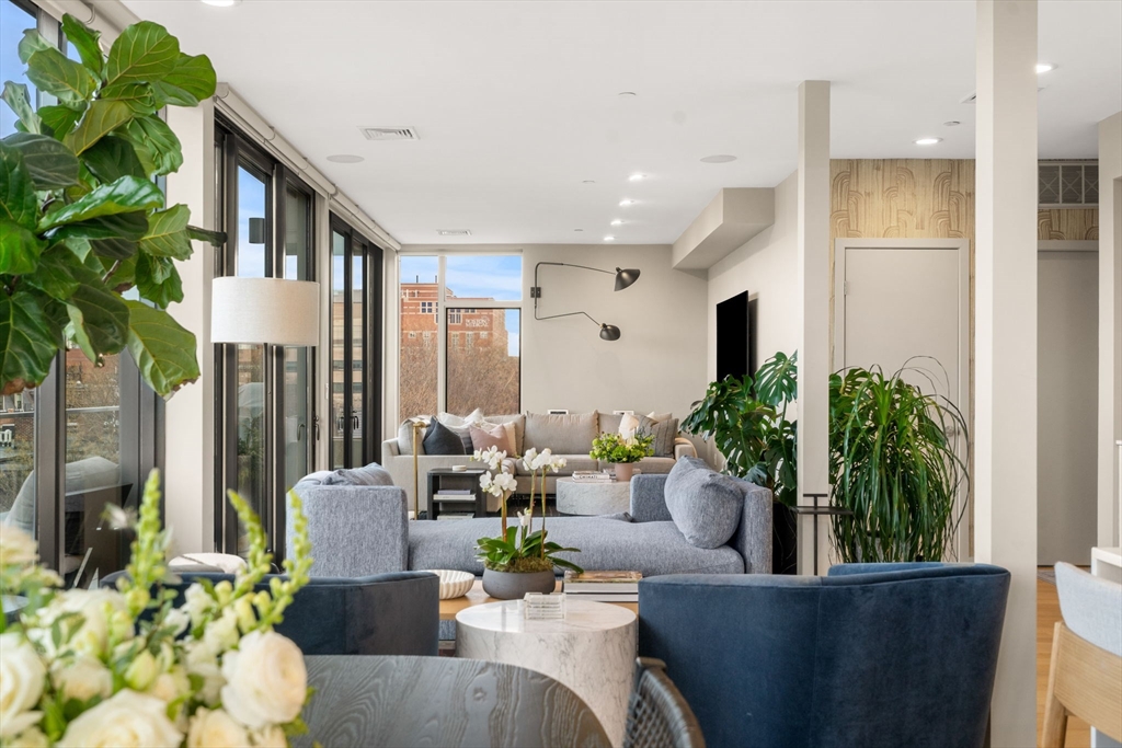 7 East Springfield, Boston, Massachusetts, 3 Bedrooms Bedrooms, 6 Rooms Rooms,3 BathroomsBathrooms,Residential Lease,For Rent,East Springfield,73487181