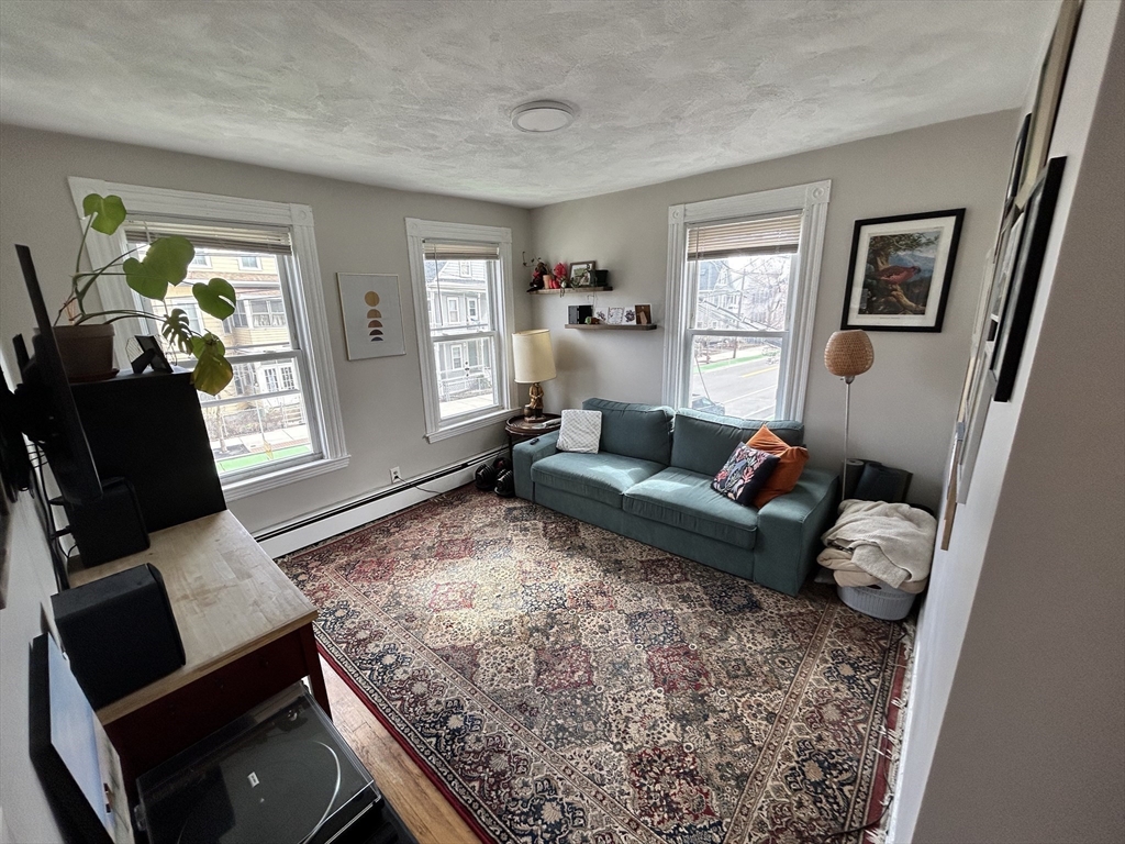 328 Beacon St, Somerville, Massachusetts, 2 Bedrooms Bedrooms, 3 Rooms Rooms,1 BathroomBathrooms,Residential Lease,For Rent,Beacon St,73487185