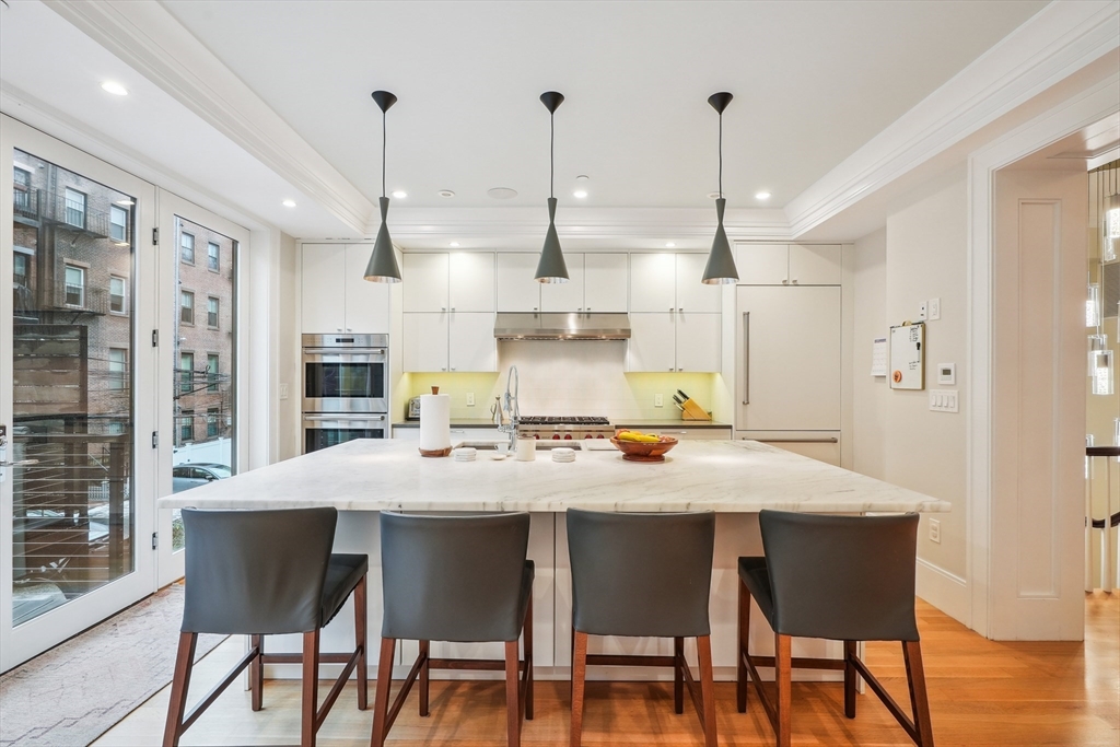 196 West Springfield St, Boston, Massachusetts, 3 Bedrooms Bedrooms, 6 Rooms Rooms,3.5 BathroomsBathrooms,Residential,For Sale,West Springfield St,73487193