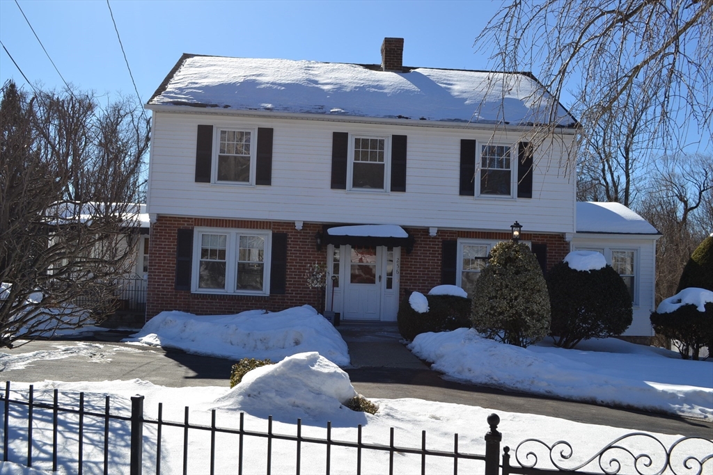 256 Massasoit Rd, Worcester, Massachusetts, 5 Bedrooms Bedrooms, 9 Rooms Rooms,2.5 BathroomsBathrooms,Residential,For Sale,Massasoit Rd,73478760