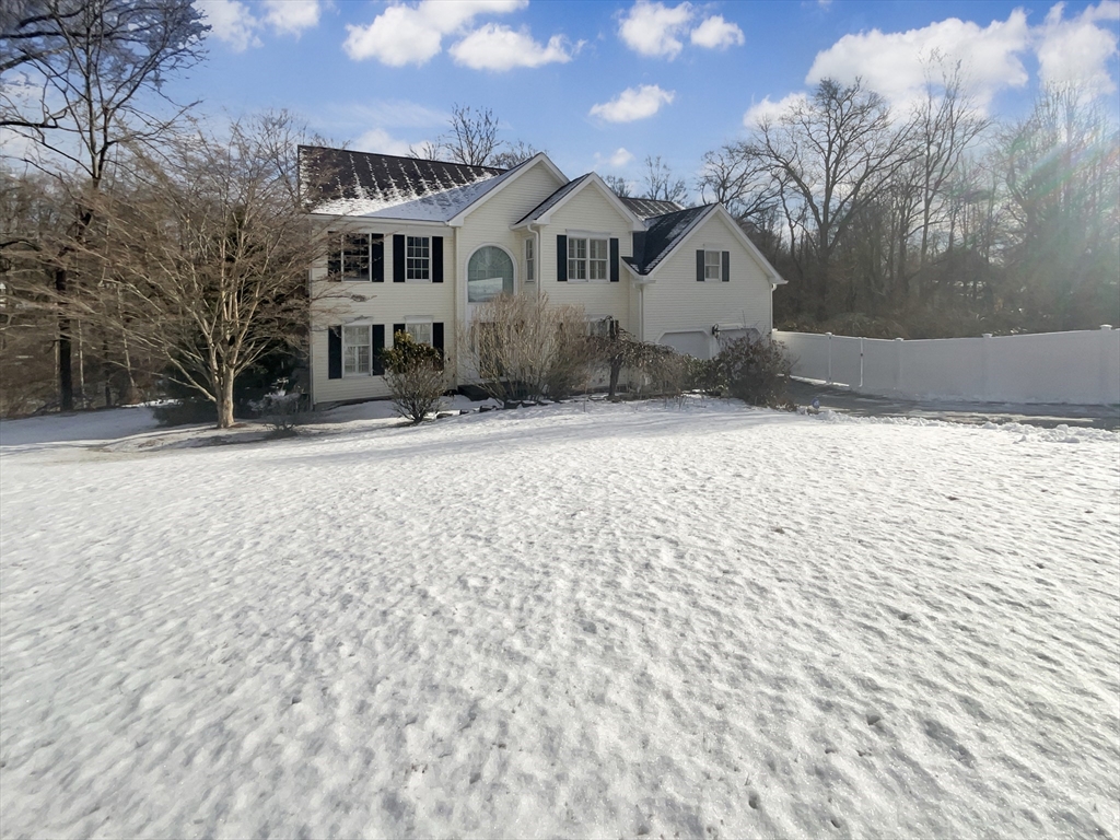 35 Peter St, Holliston, Massachusetts, 4 Bedrooms Bedrooms, 9 Rooms Rooms,2.5 BathroomsBathrooms,Residential,For Sale,Peter St,73465891