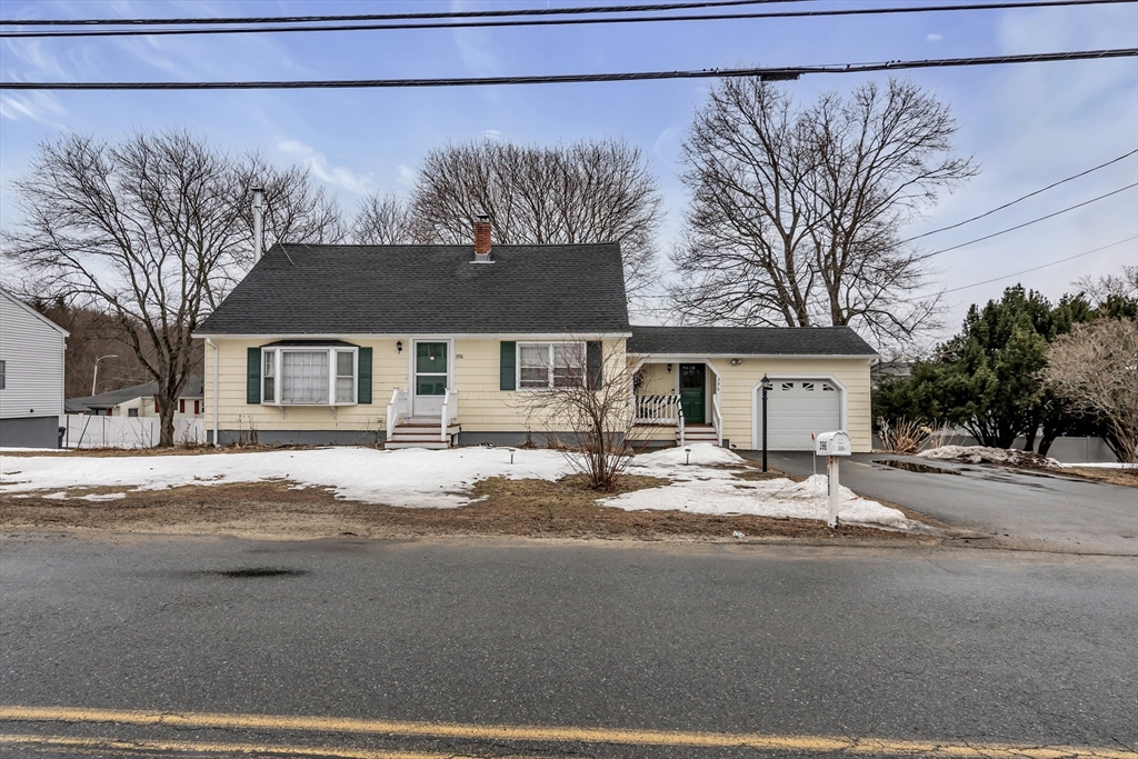 396 Oak St, Methuen, Massachusetts, 4 Bedrooms Bedrooms, 7 Rooms Rooms,2 BathroomsBathrooms,Residential,For Sale,Oak St,73487215