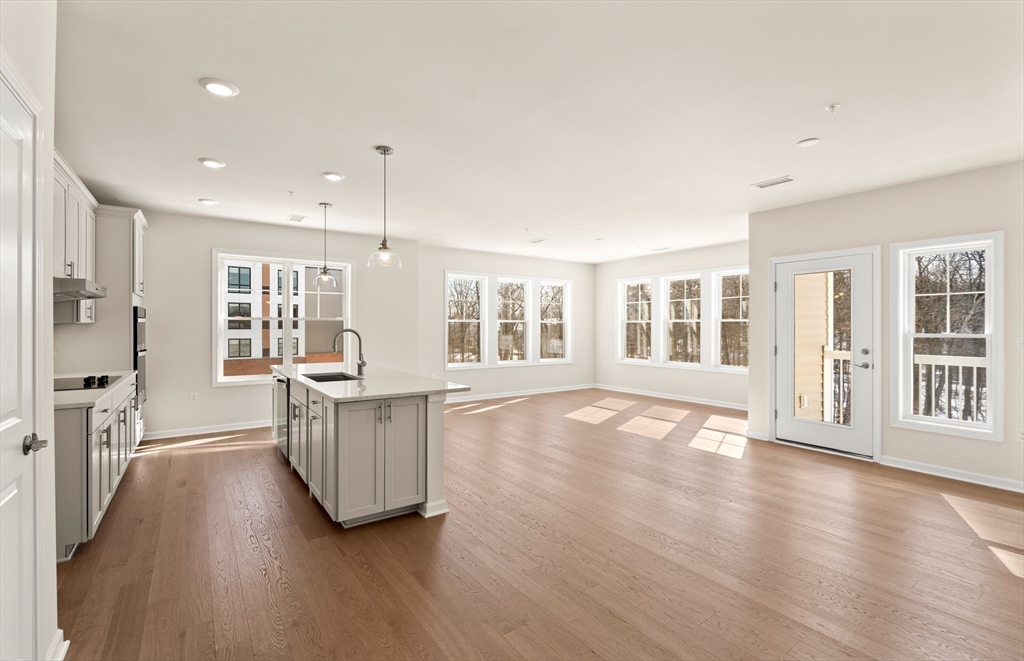 6 Stratton Drive, Woburn, Massachusetts, 2 Bedrooms Bedrooms, 5 Rooms Rooms,2 BathroomsBathrooms,Residential,For Sale,Stratton Drive,73487217