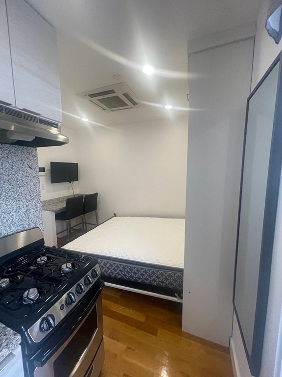21 Fifth, Chelsea, Massachusetts, 1 Room Rooms,1 BathroomBathrooms,Residential Lease,For Rent,Fifth,73487221