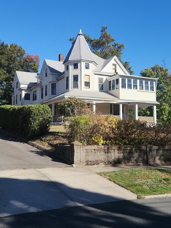 129 Morgan St, Holyoke, Massachusetts, 9 Bedrooms Bedrooms, 18 Rooms Rooms,4 BathroomsBathrooms,Residential,For Sale,Morgan St,73487233