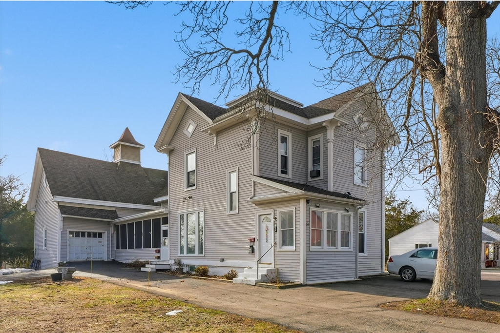 156 N Broadway, Haverhill, Massachusetts, 2 Bedrooms Bedrooms, 5 Rooms Rooms,1 BathroomBathrooms,Residential Lease,For Rent,N Broadway,73487251